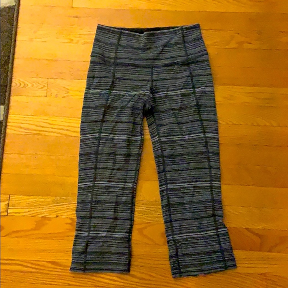 Mid rise Lululemon cropped leggings